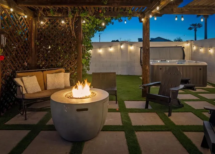 Party At The Palm - Pool, Hot Tub, Pergola With Fire Pit & Much Holiday home