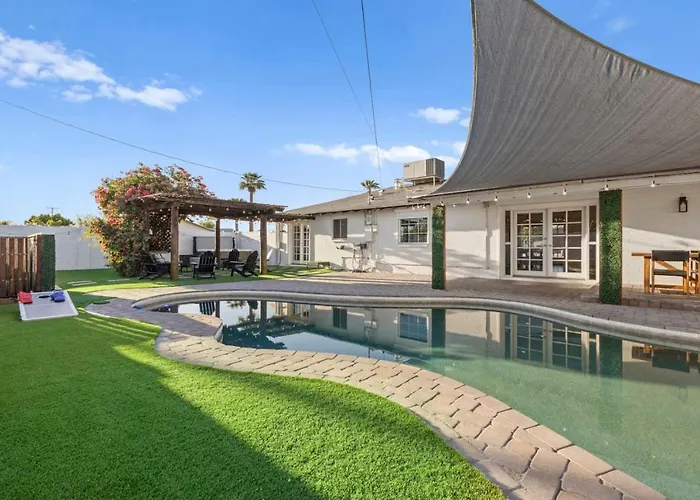 Party At The Palm - Pool, Hot Tub, Pergola With Fire Pit & Much Holiday home Scottsdale
