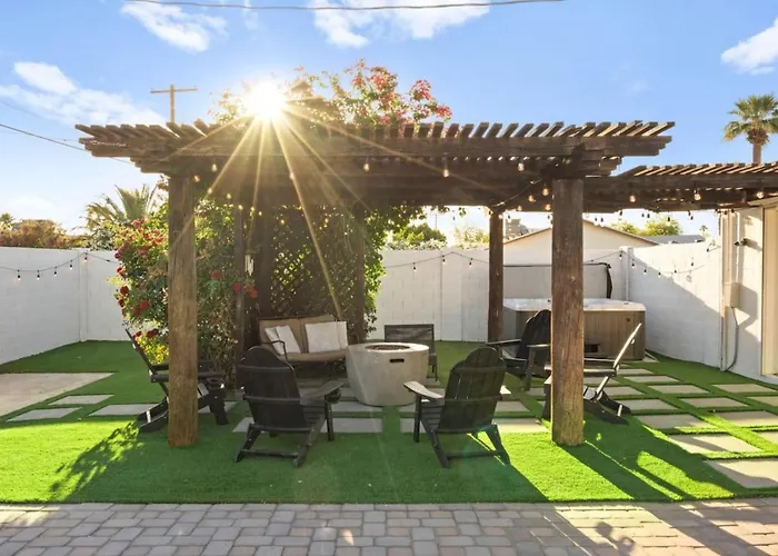 Party At The Palm - Pool, Hot Tub, Pergola With Fire Pit & Much