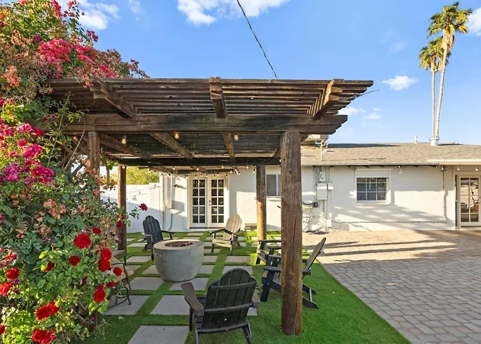 Party At The Palm - Pool, Hot Tub, Pergola With Fire Pit & Much Holiday home *