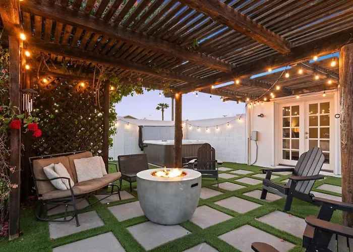 Party At The Palm - Pool, Hot Tub, Pergola With Fire Pit & Much Holiday home *