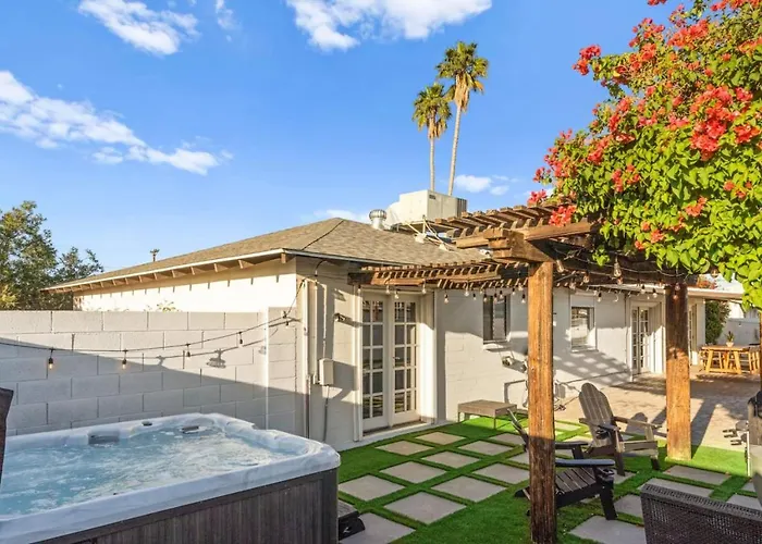 Party At The Palm - Pool, Hot Tub, Pergola With Fire Pit & Much Scottsdale