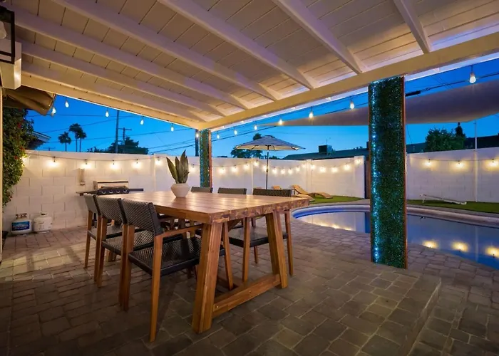 Party At The Palm - Pool, Hot Tub, Pergola With Fire Pit & Much Holiday home